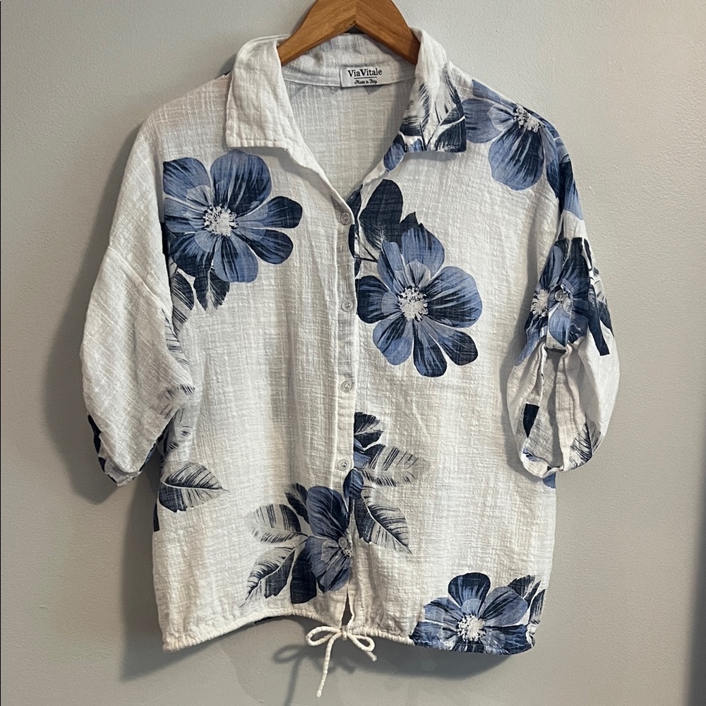 Italian Button-Front Floral Blouse in soft linen, sz M-L